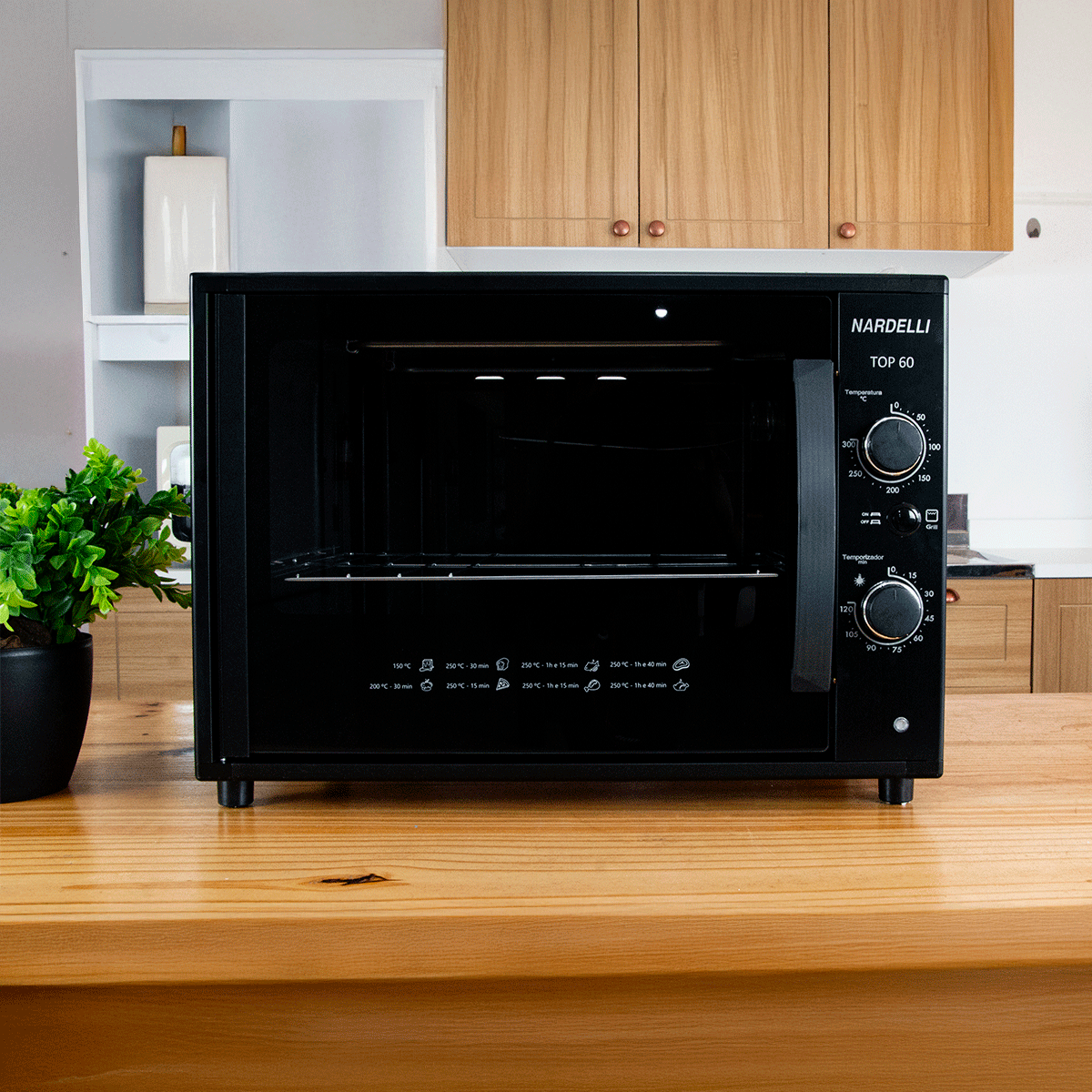 Forno com 60 litros de capacidade