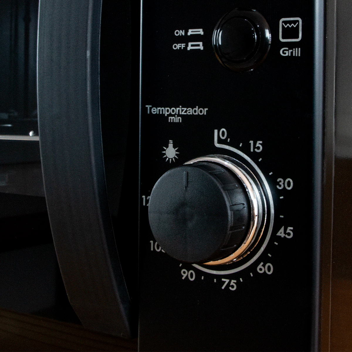 Forno el&eacute;trico com design moderno